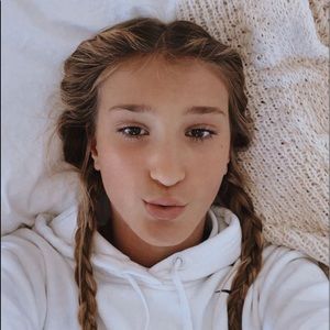 Meet your Posher, Elena